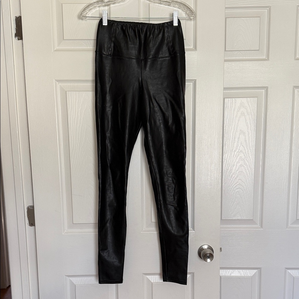 Aritzia Wilfred Free Daria Black Leggings XS